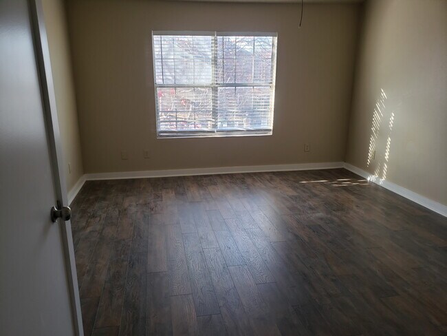 Master Bedroom - 641 Carriagehouse Ln