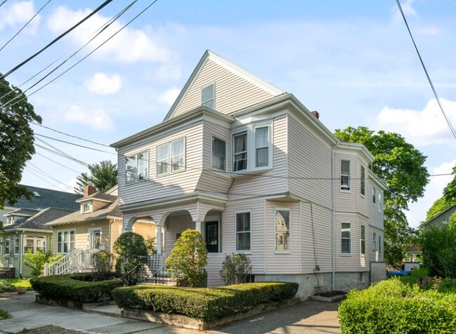 Foto del edificio - 44 Greenleaf Ave