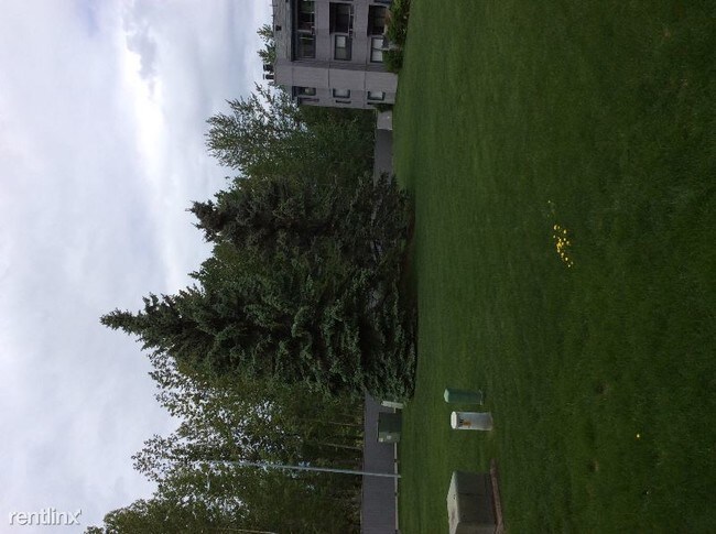 Building Photo - 1611 Eastridge Dr