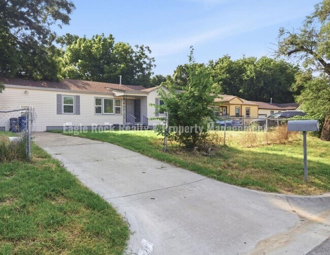 Foto del edificio - 4341 N Iroquois Ave