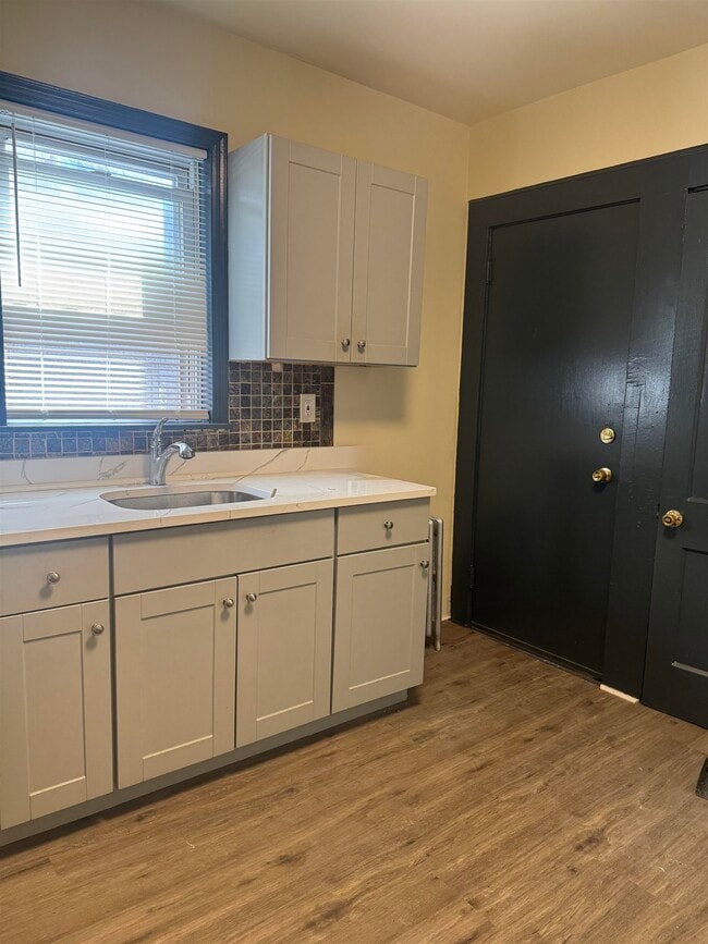 Foto del edificio - 620 Lyons Ave