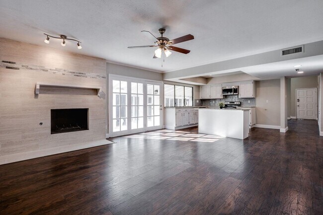 Building Photo - 3118 Bluestem Dr