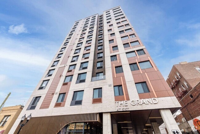 Building Photo - The Grand