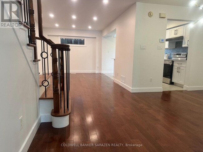 Building Photo - 454 Wisteria Crescent