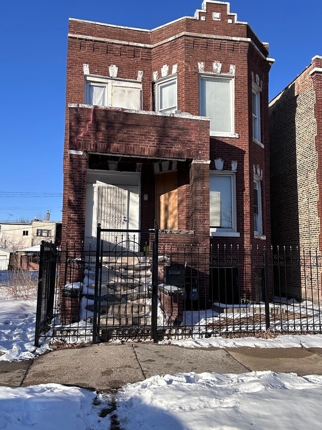 Building Photo - 4120 W Gladys Ave