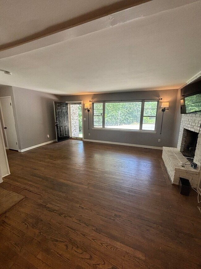 Foto del edificio - 4 Bedroom Single Family Home Close to Univ...