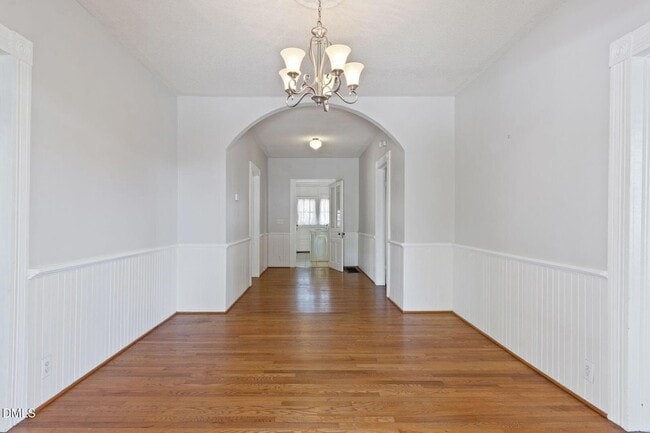 Building Photo - 106 W Ivey St