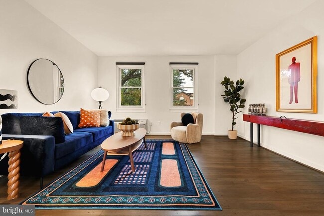 Building Photo - 4818 Chevy Chase Dr