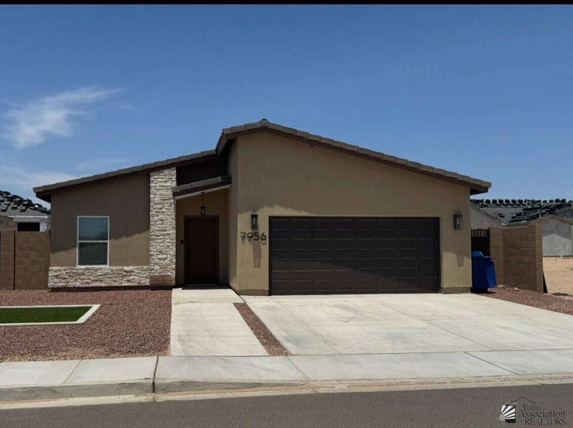Foto principal - 7956 E 35th Pl