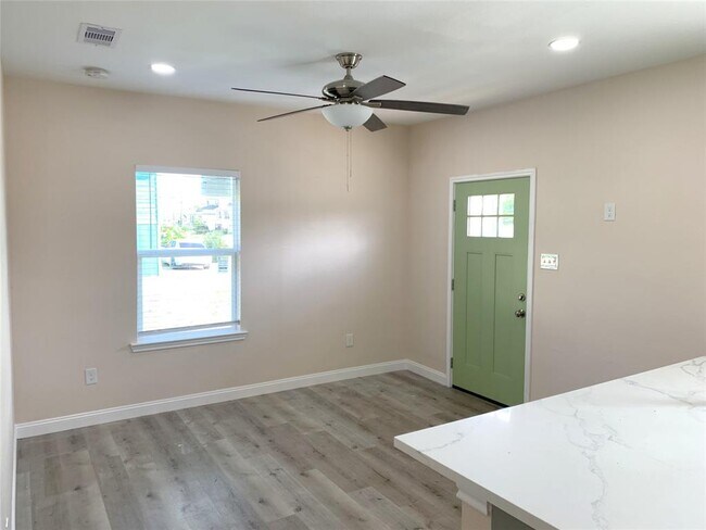 Foto del edificio - 5127 Avenue L