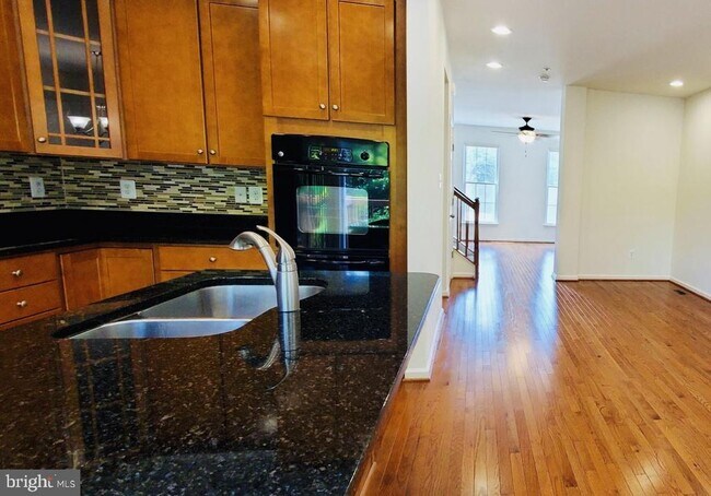 Building Photo - 103 Lullaby Ct