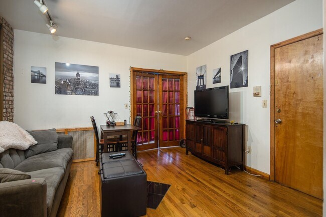 Building Photo - 106 6th St