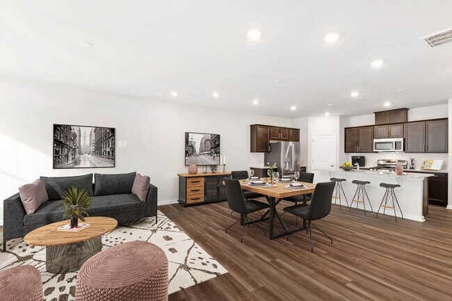 Foto del edificio - Move-In Ready 4-Bedroom Townhome in Rosedale!