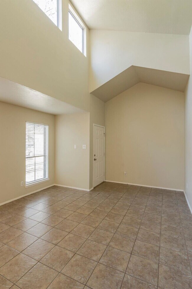 Building Photo - 14 E Bigelow Oak Ct