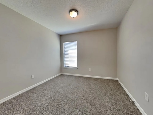 Foto del edificio - 11819 Thicket Wood Dr