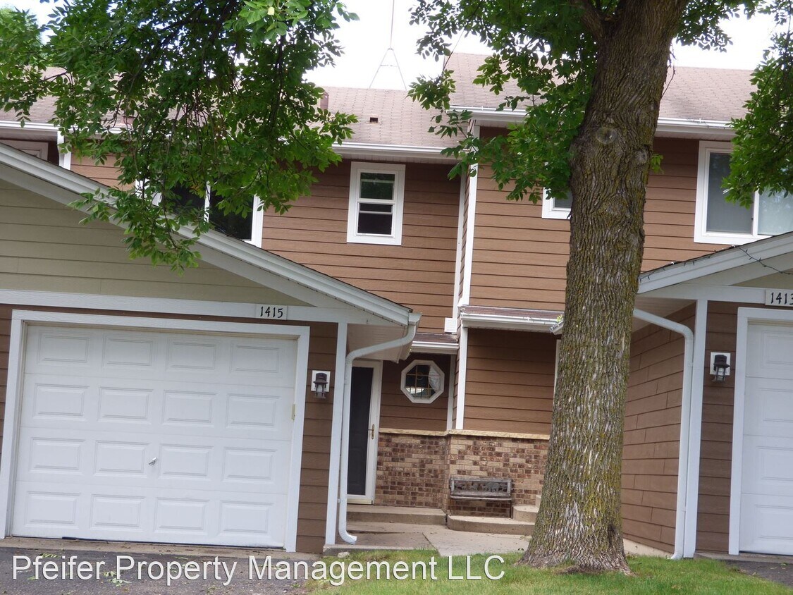 2 br, 1.5 bath House 1415 2nd Ave. S. House Rental in Buffalo, MN
