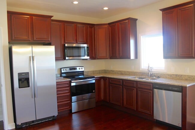 Building Photo - 113 Cedar Point Ln