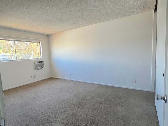 Bedroom 2 - 10937 Bloomfield St
