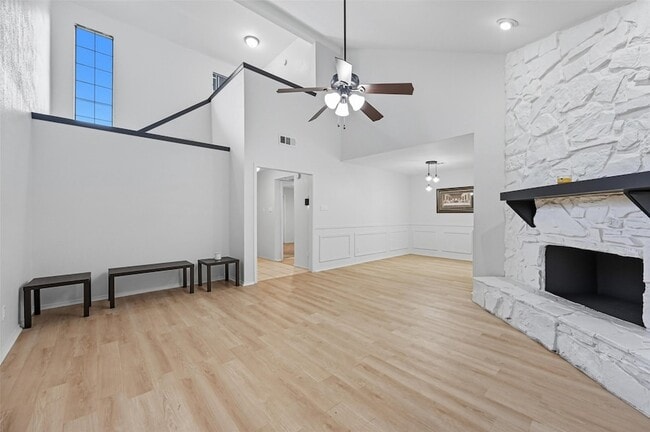 Building Photo - 1603 Brentwood Dr