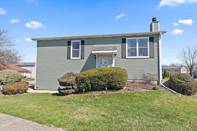 Foto del edificio - 2155 College Dr