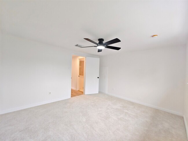 Foto del edificio - 4106 Clovernook Ln