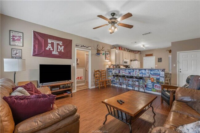 Foto del edificio - Available August 2026! Spacious 4 Bed House in South College Station!