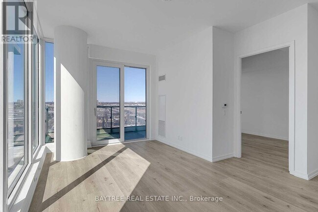 Photo du bâtiment - 1000 Portage Pkwy
