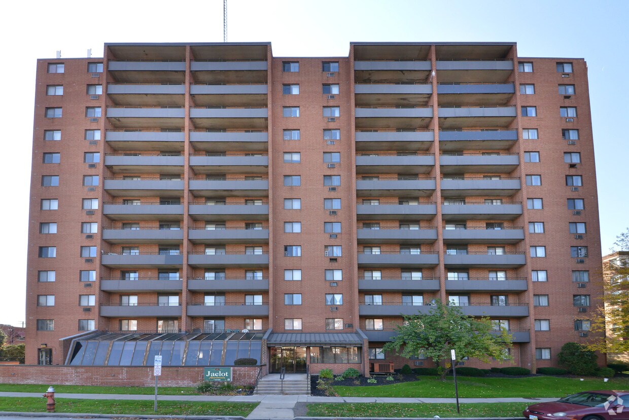 Building Photo - Jaelot Apartments