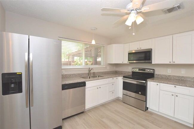 Foto del edificio - 703 Flower Field Ct