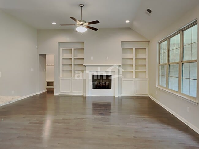 Building Photo - 5571 Stonecrest Dr