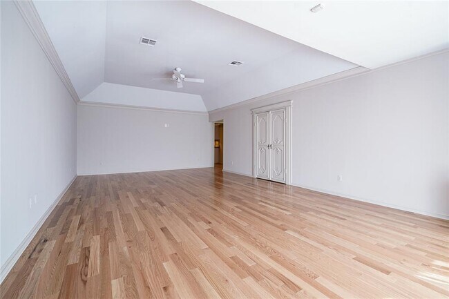 Building Photo - 6327 Glenbrook Ct