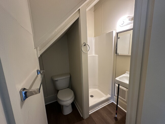 Building Photo - 3 Bedroom, 1.75 Bath apartment available!