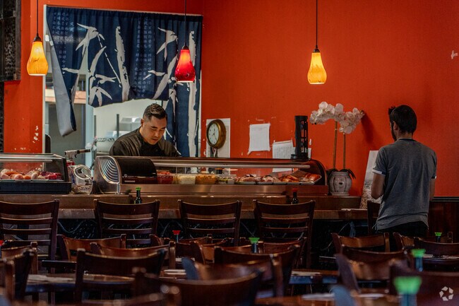 There is a variety of food options in Villages of Zinfandel.