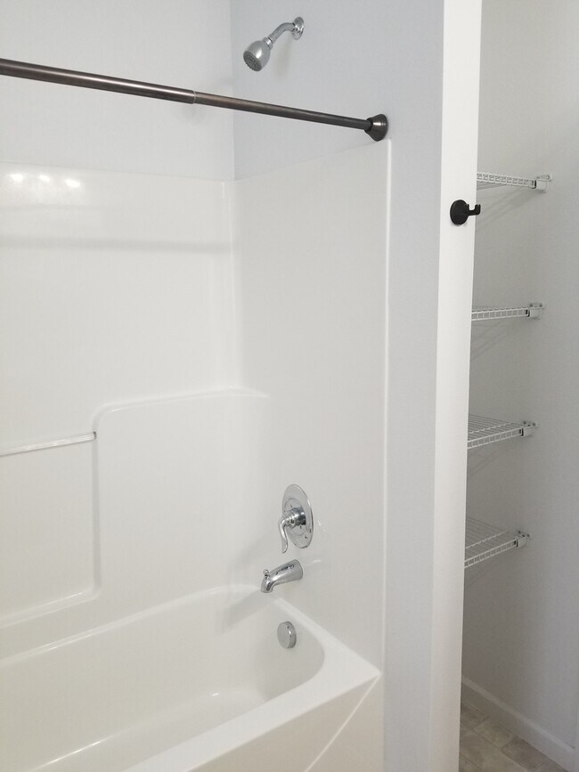 Building Photo - Beautiful Single-Level Living in a Desirable Spokane Community - New pictures coming soon!