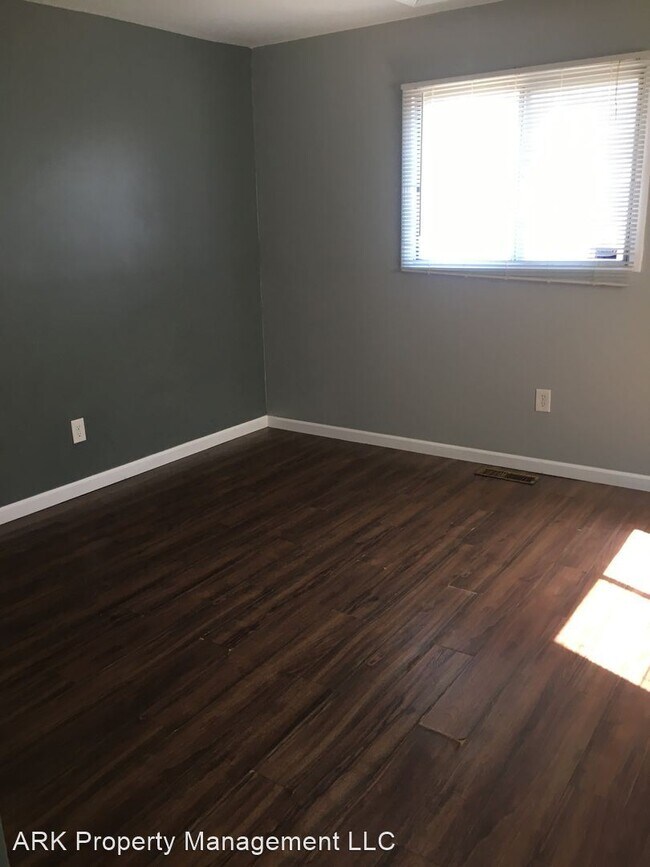 Foto del edificio - 3 br, 1 bath House - 22844 Sharrow Ave