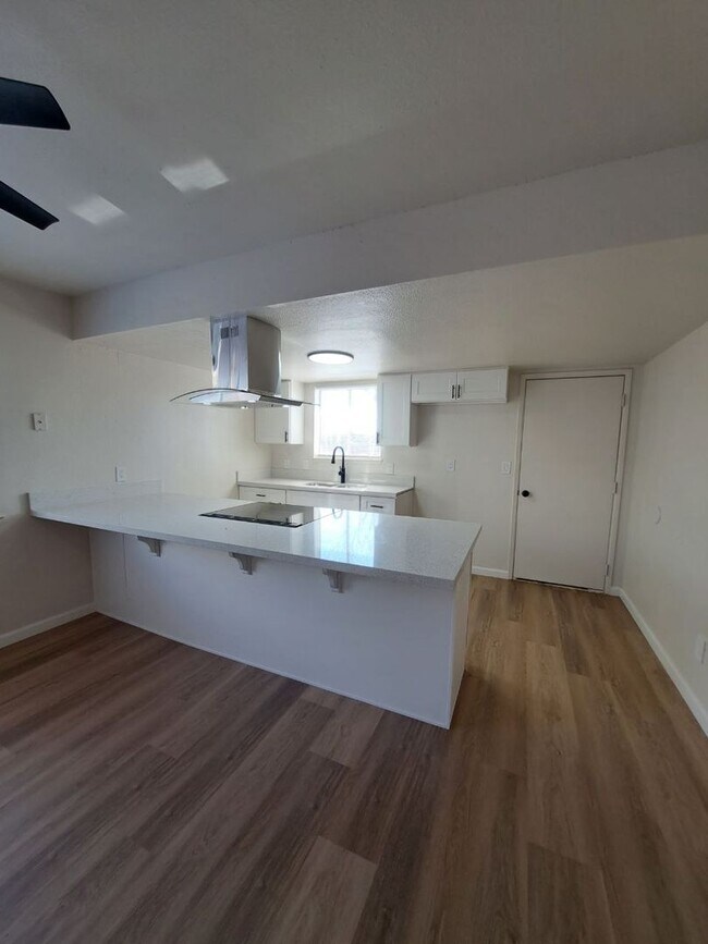 Foto del edificio - 546/550 E Polk St