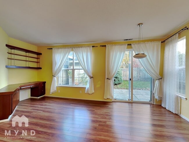 Building Photo - 1723 NE Ashberry Dr