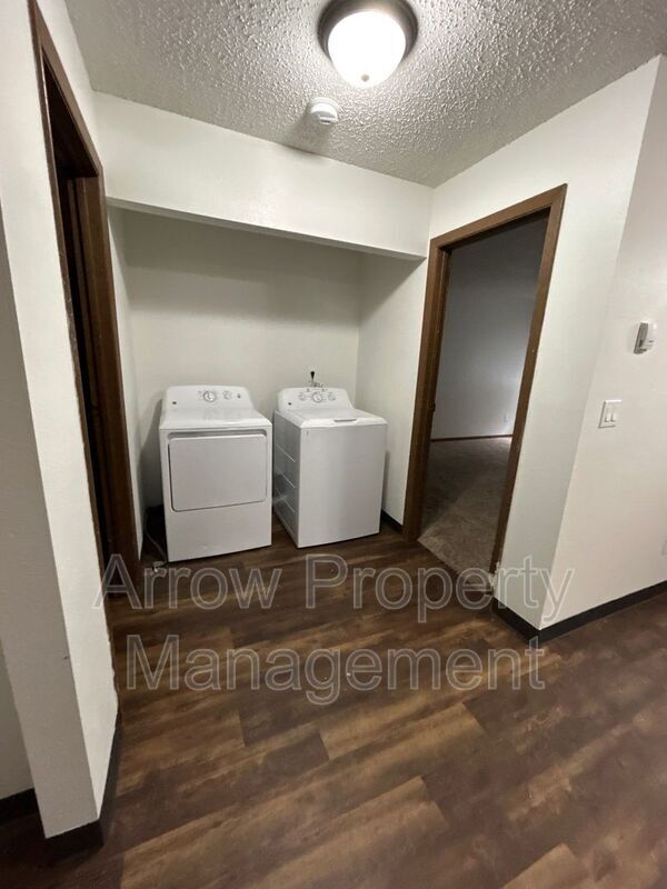 Building Photo - 203 E Arbor Ave