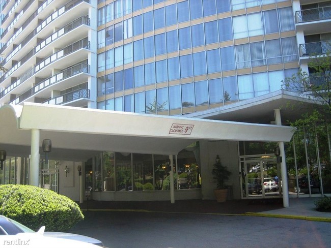 Building Photo - 3900 Ford Rd