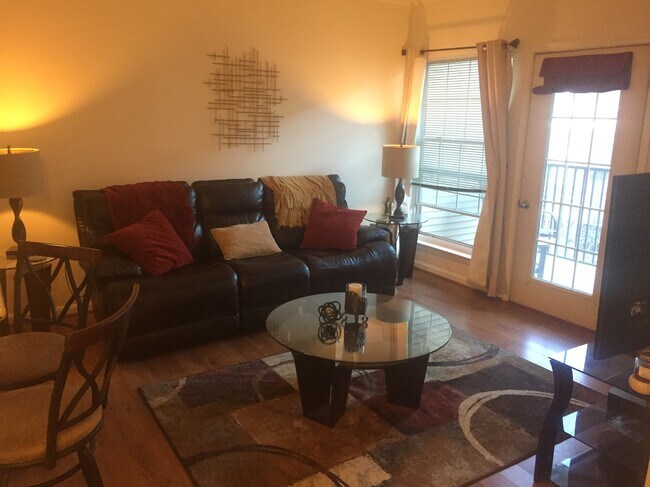 Foto del edificio - 4852 Eisenhower Ave