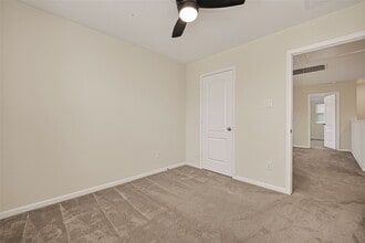 Building Photo - 1850 Commons Hill Ln