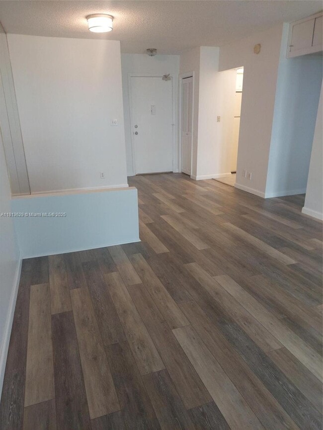 Building Photo - 3000 Riomar St