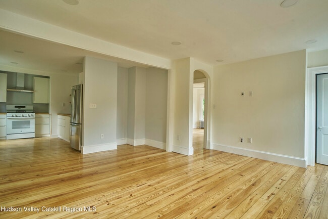 Building Photo - 35 Mill Hill Rd