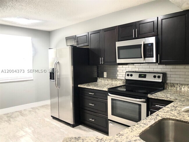 Foto del edificio - 8761 Wiles Rd