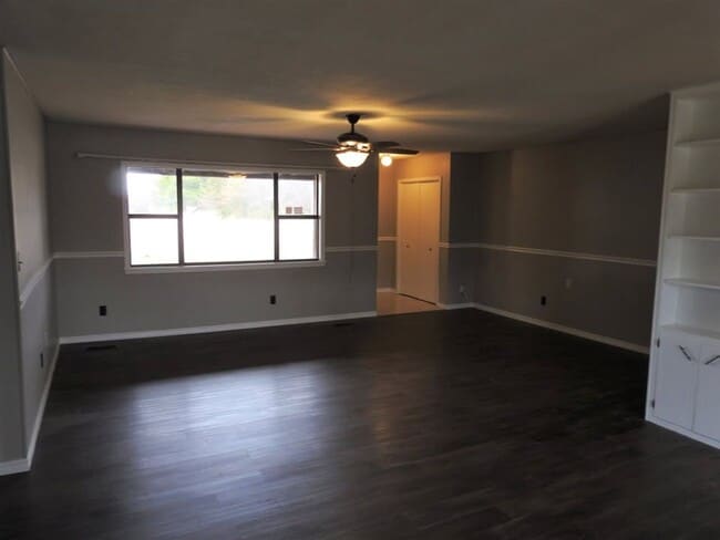 Photo - Move-in Ready!  3-Bed, 2-Bath Farmington Home.  Fenced-in backyard + 2x Car Garage