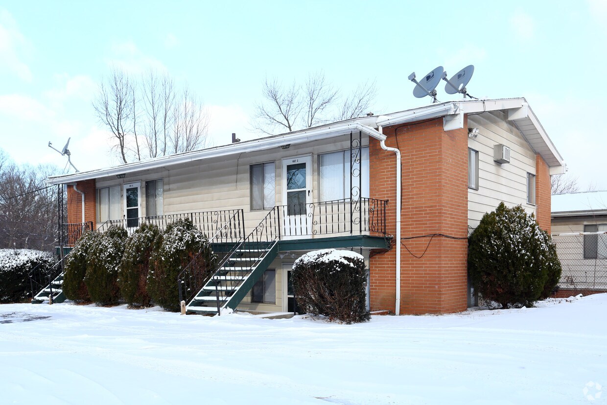 Primary Photo - 441-485 Zahn Dr