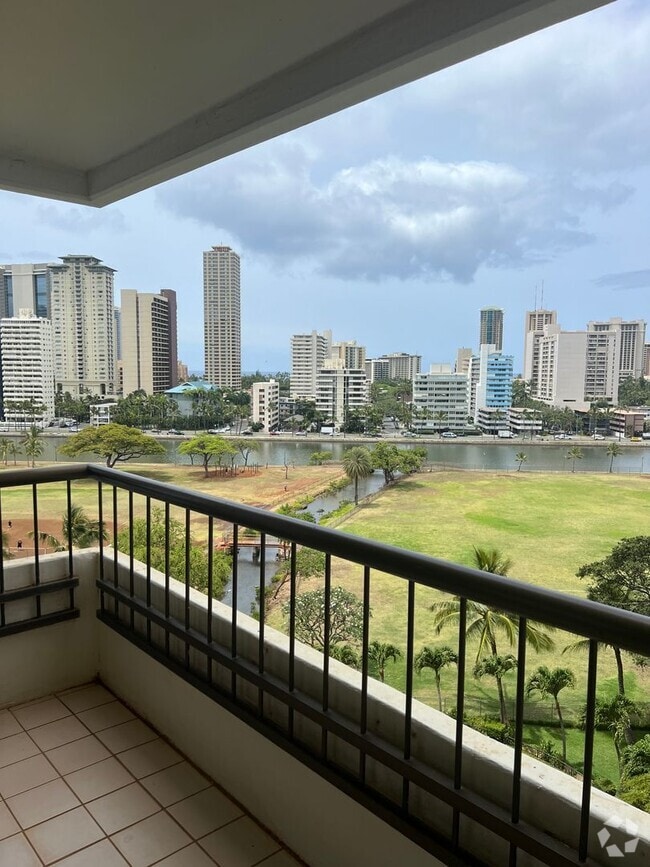 Building Photo - 2333 Kapiolani Blvd
