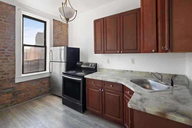 Foto del edificio - 1574 Eastern Pkwy