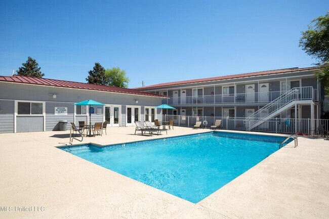Foto del edificio - 1664 Beach Blvd