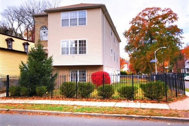 Foto del edificio - 7 Lenox Ave